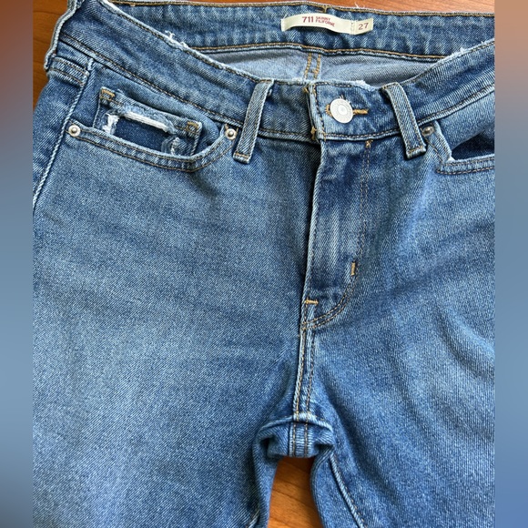 Levi’s 711 Skinny Jean with Distressing, light wash - Picture 2 of 6